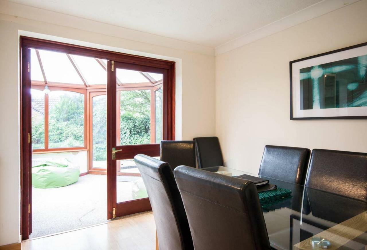 Spacious House, Sleeps 7 People Reading Exterior foto