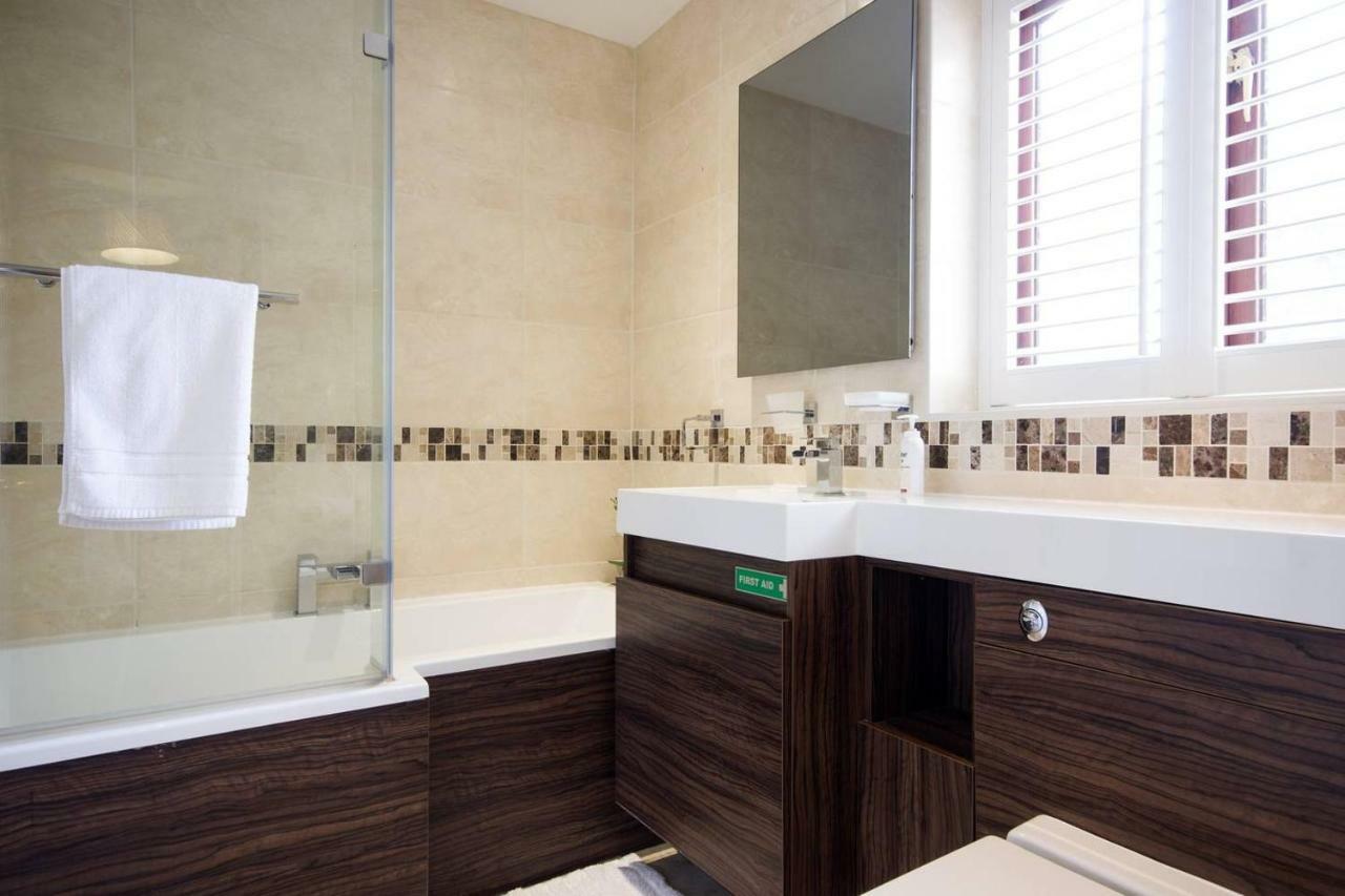 Spacious House, Sleeps 7 People Reading Exterior foto